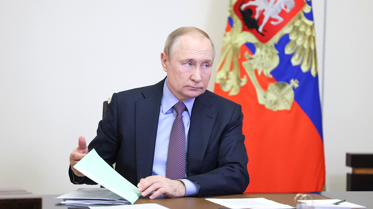 Путин утвердил выплаты в пять миллионов семьям погибших на СВО сотрудников МЧС Путин утвердил выплаты в пять миллионов семьям погибших на СВО сотрудников МЧС